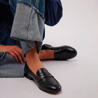 Valeria Scarosso: Black - Calf Valeria Scarosso: Black - Calf VALERIALOAF
