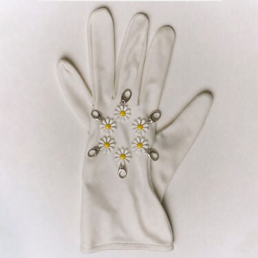 Flower Charms Scarosso: White & Yellow - Nickel CHARMACCE