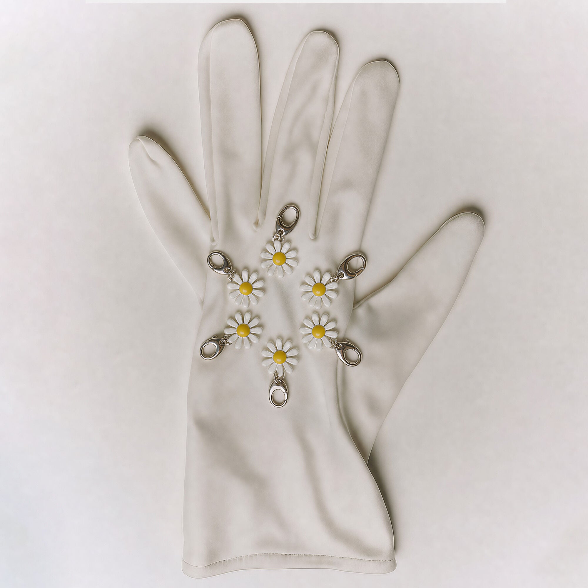 Flower Charms Scarosso: White & Yellow - Nickel CHARMACCE