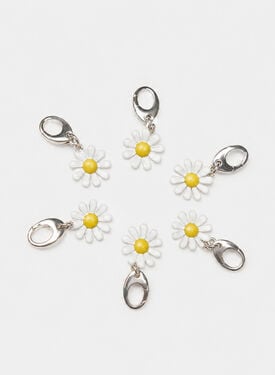 Charms a fiore Scarosso: Bianco & Giallo – nichel Charms a fiore Scarosso: Bianco & Giallo – nichel CHARMACCE