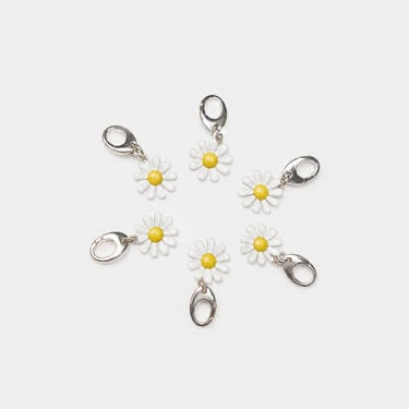 Flower Charms Scarosso: White & Yellow - Nickel CHARMACCE