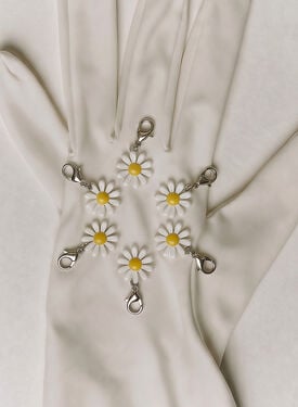 Blumen-Charms Scarosso: Weiß & Gelb – Nickel CHARMACCE